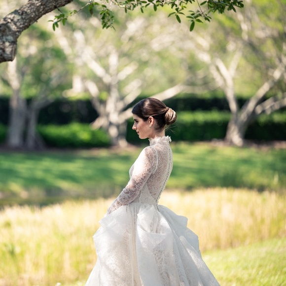 VERA WANG WEDDING DRESS - Picture 8 of 13